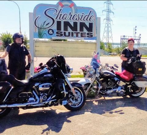 Shoreside Inn & Suites Wabamun ภายนอก รูปภาพ