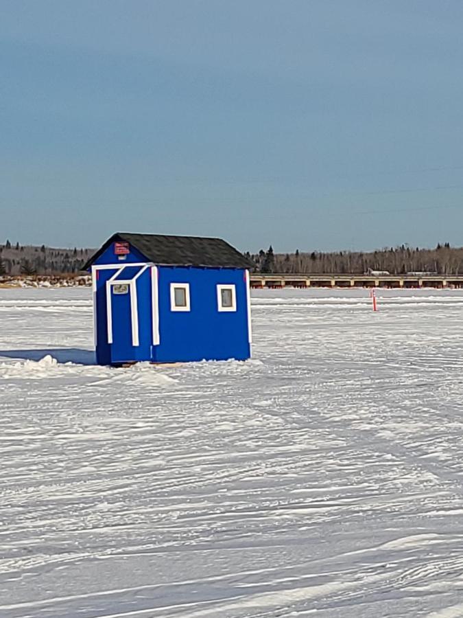 Shoreside Inn & Suites Wabamun ภายนอก รูปภาพ