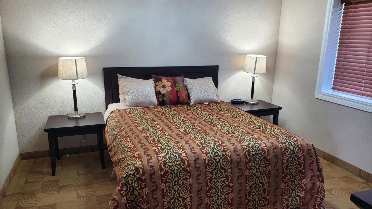 Shoreside Inn & Suites Wabamun ภายนอก รูปภาพ