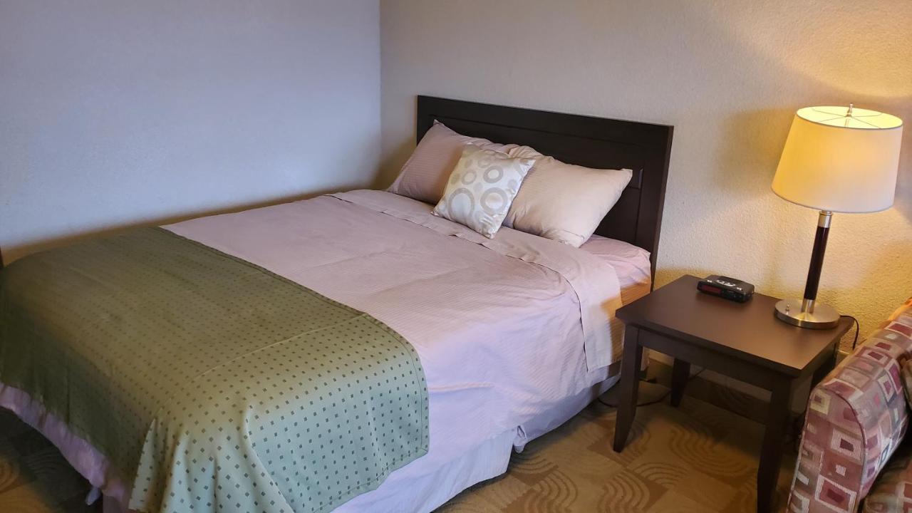 Shoreside Inn & Suites Wabamun ภายนอก รูปภาพ
