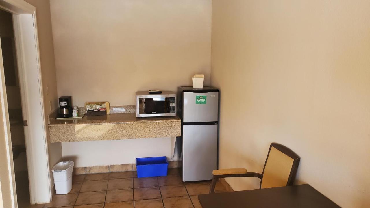 Shoreside Inn & Suites Wabamun ภายนอก รูปภาพ