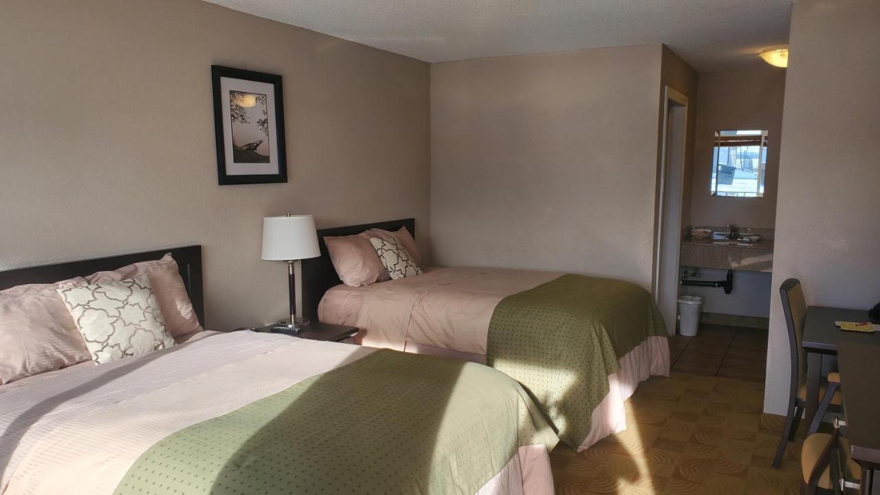 Shoreside Inn & Suites Wabamun ภายนอก รูปภาพ