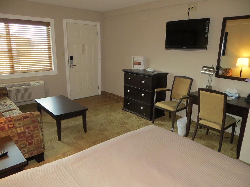 Shoreside Inn & Suites Wabamun ภายนอก รูปภาพ