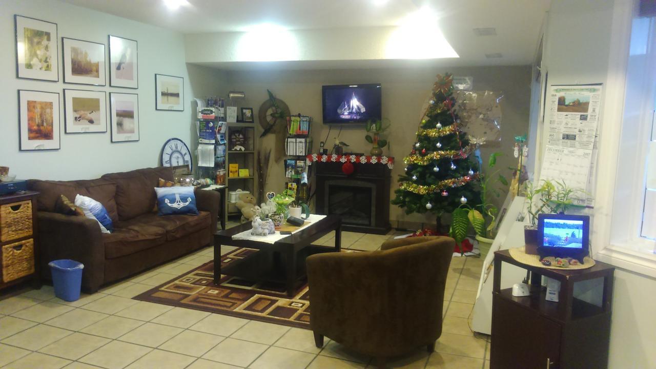 Shoreside Inn & Suites Wabamun ภายนอก รูปภาพ